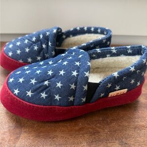 Acorn Kids Star Pattern Blue and Red Moc Slippers size 12/13